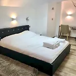 Little Plaza Apartman