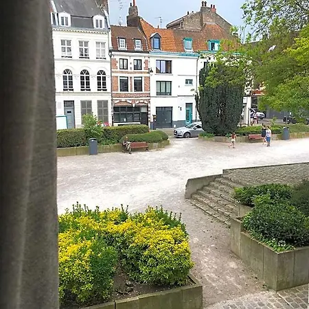 Little Plaza *
