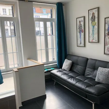 Little Plaza Apartment *