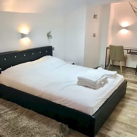 Little Plaza Apartament