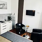 Little Plaza Appartement